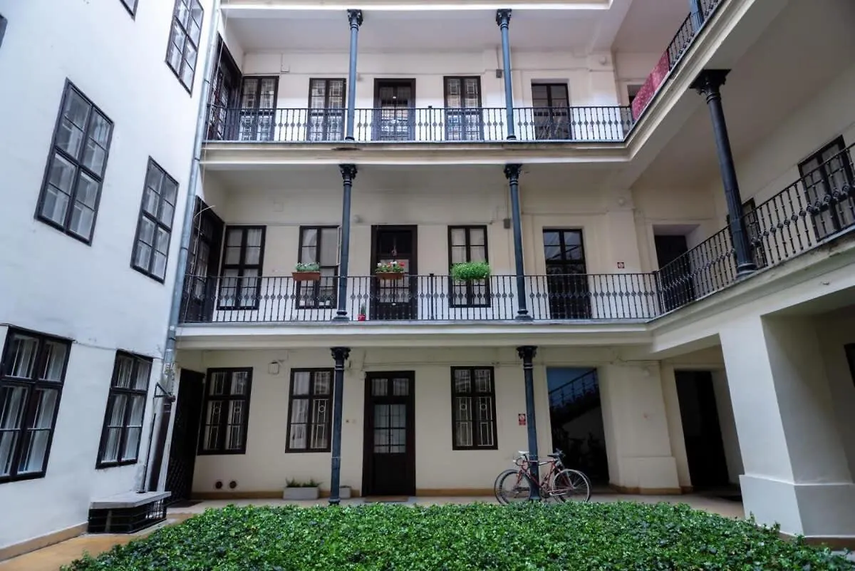 Lovely Downtown Apartment Close To The Basilica Budapest Ungheria