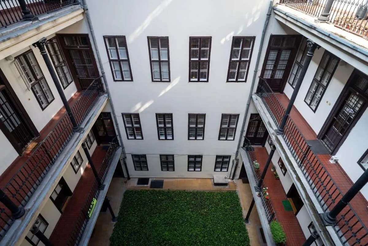 Lovely Downtown Apartment Close To The Basilica Budapest